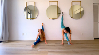 Anna McNulty feet photo thumbnail