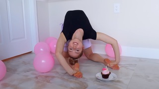 Anna McNulty feet photo thumbnail