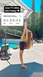 Anna McNulty feet photo thumbnail