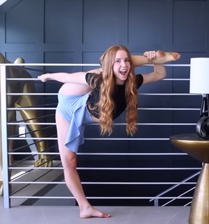 Anna McNulty feet photo thumbnail