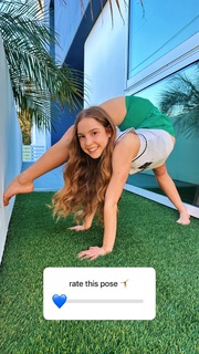 Anna McNulty feet photo thumbnail