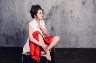 Anna Mikhaylovskaya feet photo thumbnail