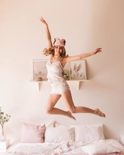 Anna Mikhaylovskaya feet photo thumbnail