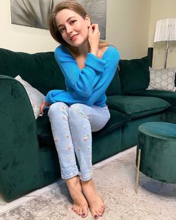 Anna Mikhaylovskaya feet photo thumbnail