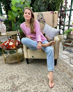 Anna Mikhaylovskaya feet photo thumbnail