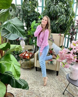 Anna Mikhaylovskaya feet photo thumbnail