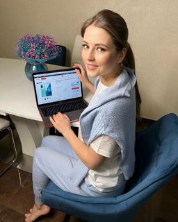 Anna Mikhaylovskaya feet photo thumbnail