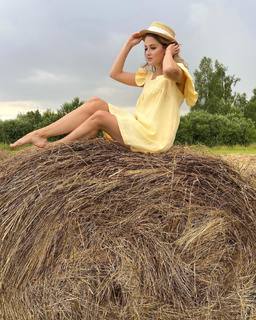 Anna Mikhaylovskaya feet photo thumbnail