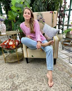 Anna Mikhaylovskaya feet photo thumbnail
