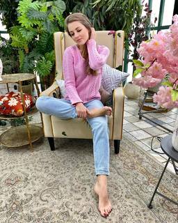 Anna Mikhaylovskaya feet photo thumbnail