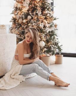 Anna Mikhaylovskaya feet photo thumbnail
