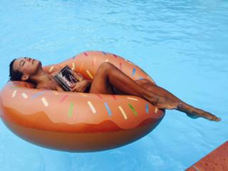 Anna Mucha feet photo thumbnail