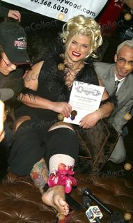 Anna Nicole Smith feet photo thumbnail