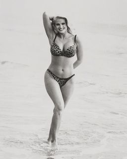 Anna Nicole Smith feet photo thumbnail