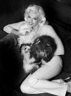 Anna Nicole Smith feet photo thumbnail