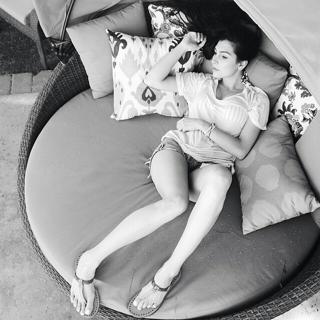 Anna Nooshin feet photo 5