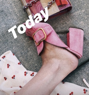 Anna Nooshin feet photo 12