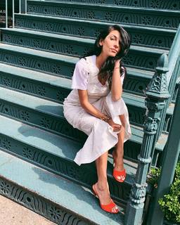 Anna Nooshin feet photo 6