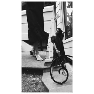 Anna Nooshin feet photo 14