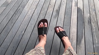 Anna Nooshin feet photo 10
