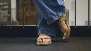 Anna Nooshin feet photo 6