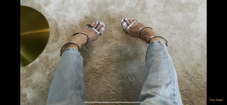 Anna Nooshin feet photo 17