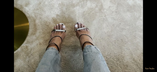 Anna Nooshin feet photo 15