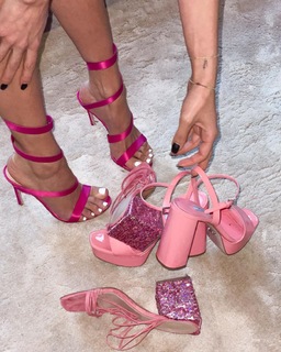 Anna Nooshin feet photo 9