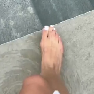 Anna Nooshin feet photo 17