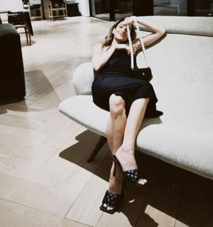 Anna Nooshin feet photo 10
