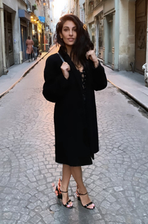 Anna Nooshin feet photo 11