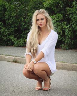 Anna Nystrom feet photo thumbnail