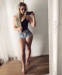 Anna Nystrom feet photo thumbnail