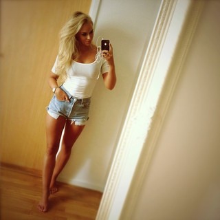 Anna Nystrom feet photo thumbnail