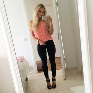 Anna Nystrom feet photo thumbnail
