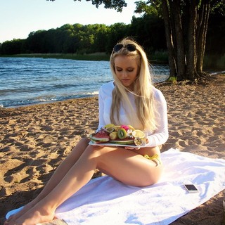 Anna Nystrom feet photo thumbnail