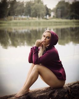 Anna Nystrom feet photo thumbnail