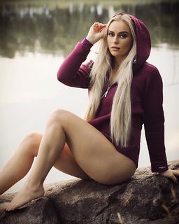 Anna Nystrom feet photo thumbnail