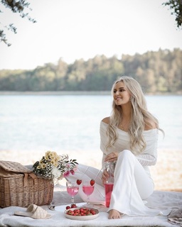 Anna Nystrom feet photo thumbnail