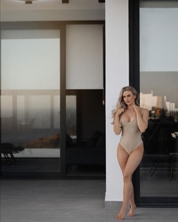 Anna Nystrom feet photo thumbnail