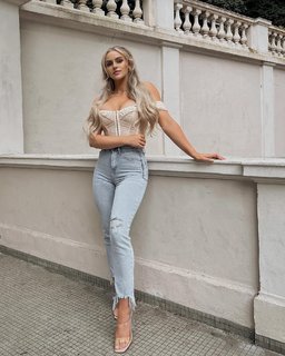 Anna Nystrom feet photo thumbnail