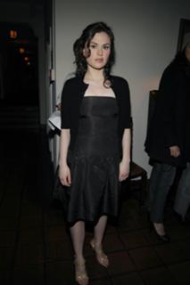 Anna Paquin feet photo thumbnail