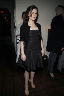 Anna Paquin feet photo thumbnail
