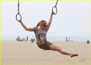Anna Paquin feet photo thumbnail