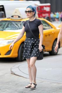 Anna Paquin feet photo thumbnail
