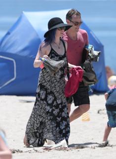 Anna Paquin feet photo thumbnail