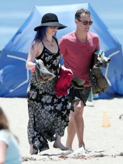 Anna Paquin feet photo thumbnail