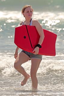 Anna Paquin feet photo thumbnail