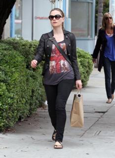 Anna Paquin feet photo thumbnail