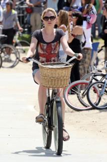 Anna Paquin feet photo thumbnail